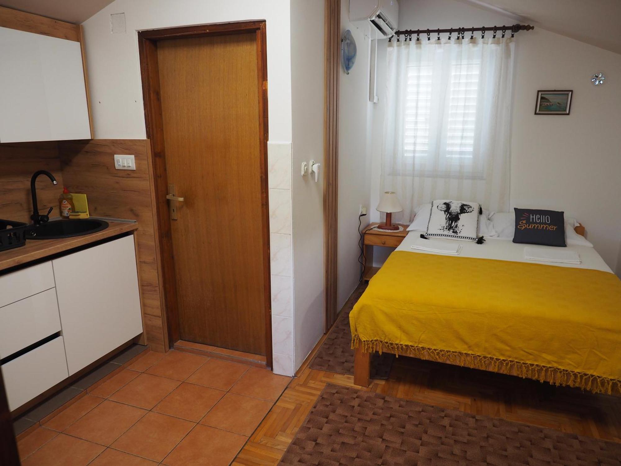 Apartments Miro Kornić מראה חיצוני תמונה
